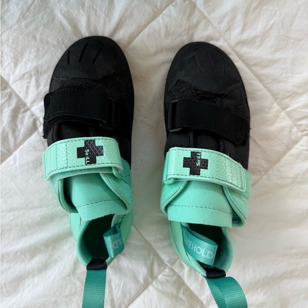 So iLL Street (LV) Black and Turquoise Velcro Climbing Shoes